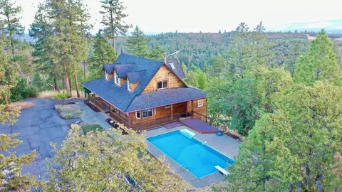 5501 W Griffin Creek Rd, Medford, OR 97501