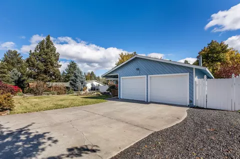 1728 NE Carson Way, Bend, OR 97701 photo 4