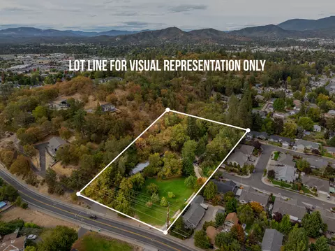 762 Grandview Ave, Grants Pass, OR 97527
