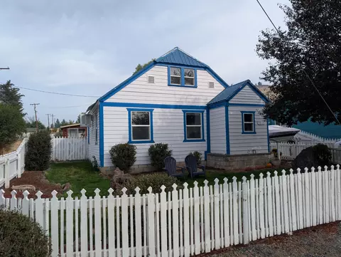 5215 Peggy Ave, Klamath Falls, OR 97601