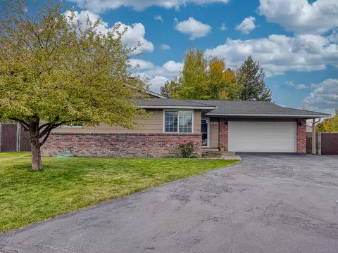 5180 Starlit Ct, Klamath Falls, OR 97603