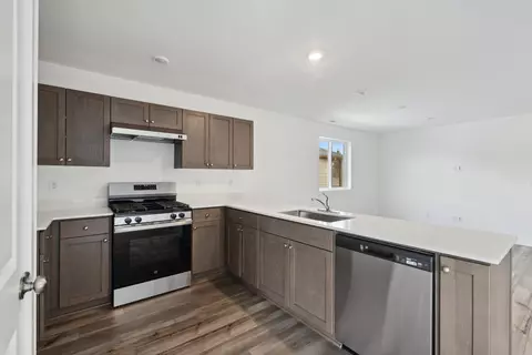 Kitchen - 16662 Grey Pine St, La Pine, OR 97739 photo 1 of 3