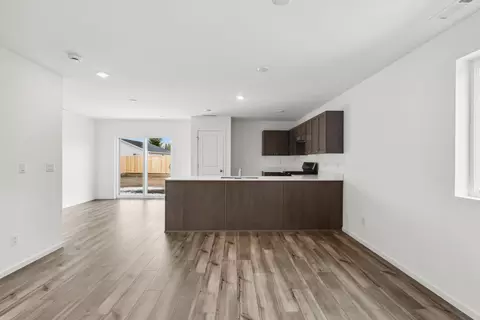 Living - 16662 Grey Pine St, La Pine, OR 97739 photo 3 of 3