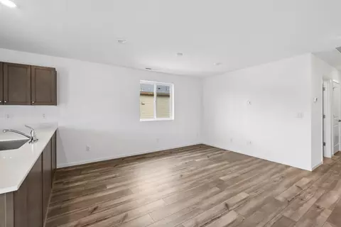 Living - 16662 Grey Pine St, La Pine, OR 97739 photo 2 of 3