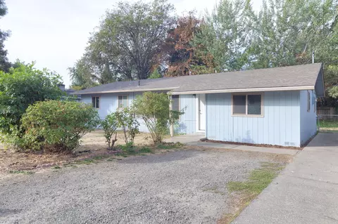 1320 SElm Ln, Grants Pass, OR 97526