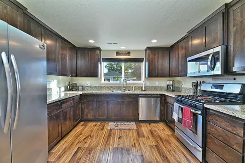 928 Stonewater Dr, Eagle Point, OR 97524 photo 7