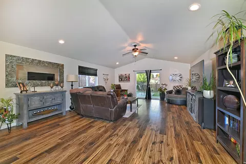 928 Stonewater Dr, Eagle Point, OR 97524 photo 4