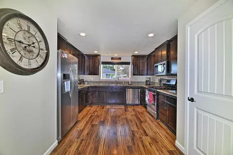 928 Stonewater Dr, Eagle Point, OR 97524 photo 6