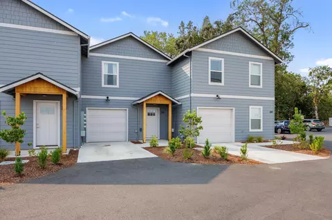 265 Dano Dr, Phoenix, OR 97535