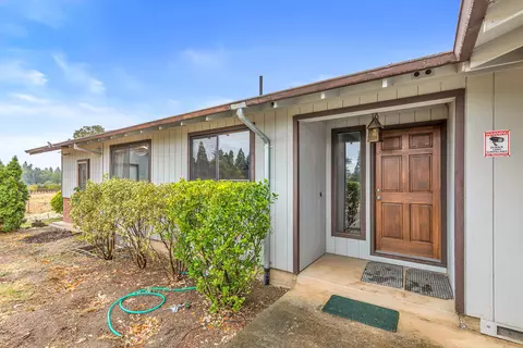 1771 Camp Baker Rd, Medford, OR 97501