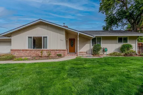 2757 Ruth Dr, Medford, OR 97504