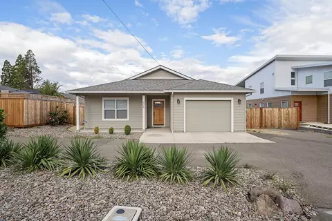 Exterior - 306 E Rapp Rd, Talent, OR 97540 photo 1 of 8