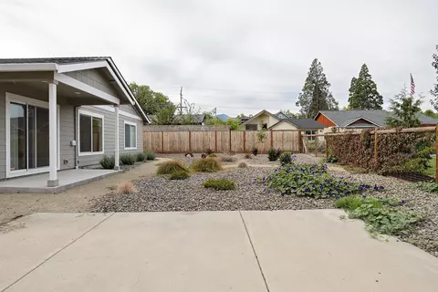 Exterior - 306 E Rapp Rd, Talent, OR 97540 photo 6 of 8