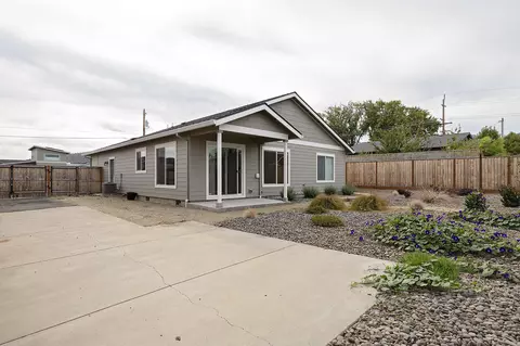 Exterior - 306 E Rapp Rd, Talent, OR 97540 photo 4 of 8