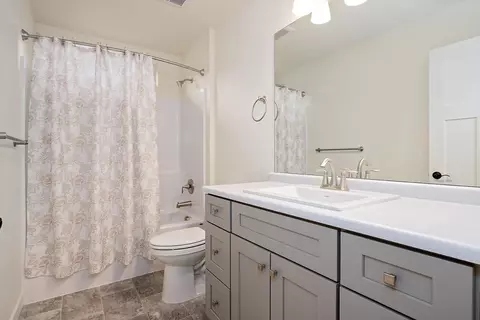 Bath - 306 E Rapp Rd, Talent, OR 97540 photo 2 of 2