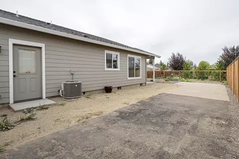 Exterior - 306 E Rapp Rd, Talent, OR 97540 photo 8 of 8