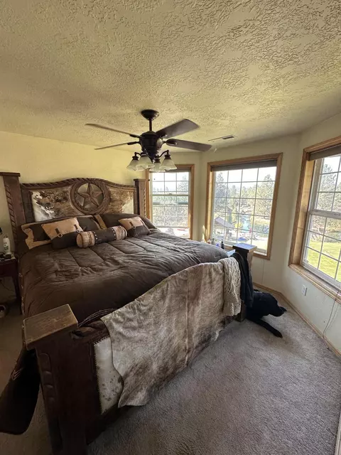 Bedroom - 21550 Mcgilvray Rd, Bend, OR 97702 photo 3 of 3