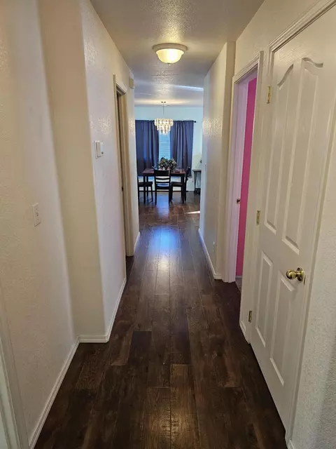 Entry Way - 1352 Ivan Ln, Central Point, OR 97502 photo 4 of 5