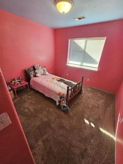 Bedroom - 1352 Ivan Ln, Central Point, OR 97502 photo 1 of 6