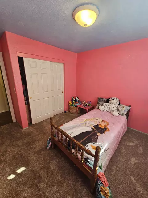 Bedroom - 1352 Ivan Ln, Central Point, OR 97502 photo 2 of 6