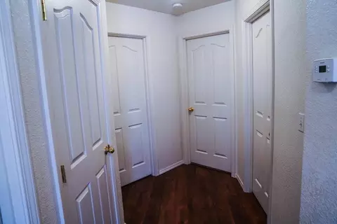 Entry Way - 1352 Ivan Ln, Central Point, OR 97502 photo 5 of 5