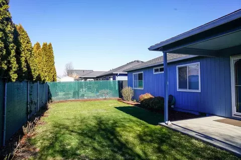 Exterior - 1352 Ivan Ln, Central Point, OR 97502 photo 2 of 3
