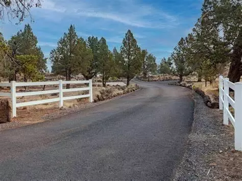 1130 NW 49th St, Redmond, OR 97756