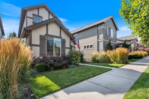20765 NE Comet Ln, Bend, OR 97701 photo 2