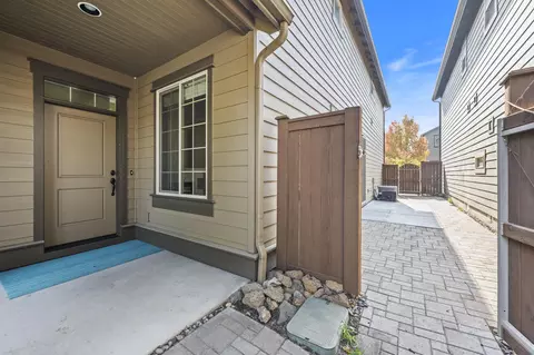20765 NE Comet Ln, Bend, OR 97701 photo 6
