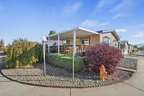 1570 S Peach St #SPC 90, Medford, OR 97501