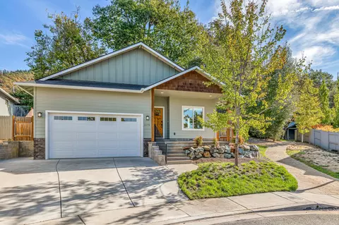 1175 NE Bonny Doon Ln, Grants Pass, OR 97526