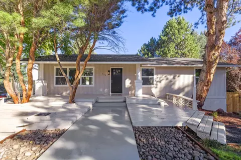 765 W Oregon Ave, Klamath Falls, OR 97601
