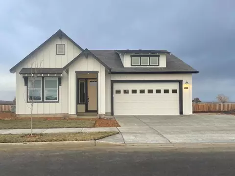 1202 NW Fairway Rd #146, Madras, OR 97741