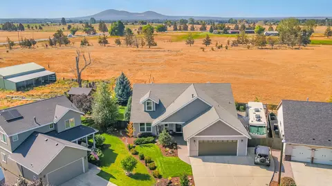 2256 NW Maple Ct, Redmond, OR 97756