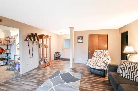 Entry Way - 307 S Buchanan Ave, Eagle Point, OR 97524 photo 1 of 2