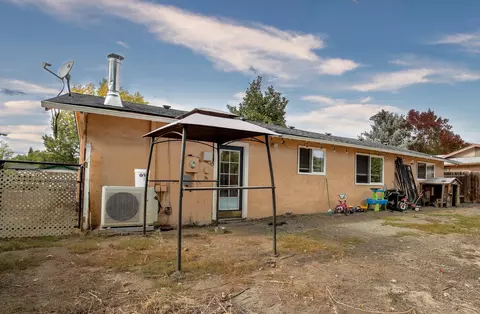 Exterior - 307 S Buchanan Ave, Eagle Point, OR 97524 photo 3 of 8