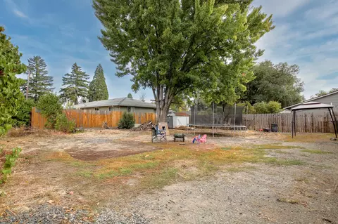 Exterior - 307 S Buchanan Ave, Eagle Point, OR 97524 photo 7 of 8