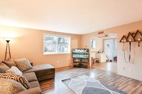 Living - 307 S Buchanan Ave, Eagle Point, OR 97524 photo 2 of 2