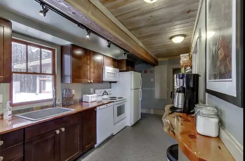 Kitchen - 17009 Covina Rd, Bend, OR 97707 photo 2 of 7