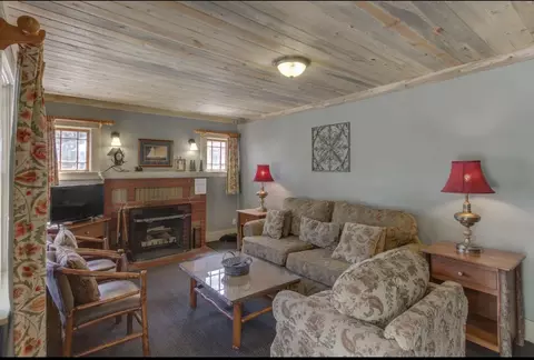 Living - 17009 Covina Rd, Bend, OR 97707 photo 1 of 4
