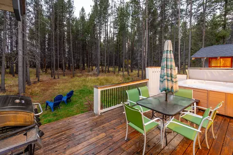 Exterior - 17009 Covina Rd, Bend, OR 97707 photo 6 of 10