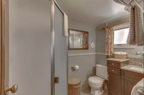 Bath - 17009 Covina Rd, Bend, OR 97707 photo 1 of 2