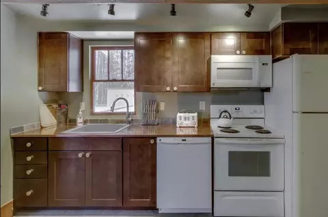 Kitchen - 17009 Covina Rd, Bend, OR 97707 photo 3 of 7