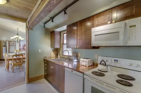 Kitchen - 17009 Covina Rd, Bend, OR 97707 photo 4 of 7
