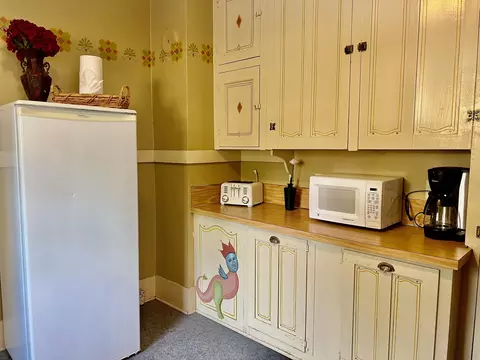 Kitchen - 17009 Covina Rd, Bend, OR 97707 photo 6 of 7