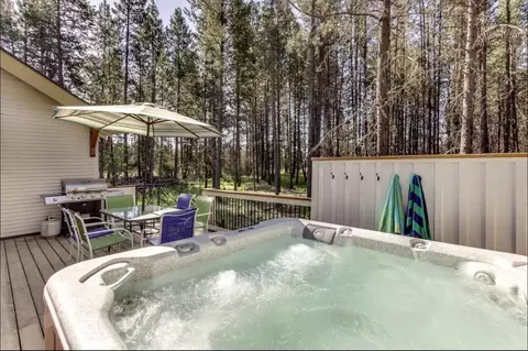 Exterior - 17009 Covina Rd, Bend, OR 97707 photo 2 of 10