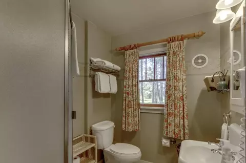 Bath - 17009 Covina Rd, Bend, OR 97707 photo 2 of 2