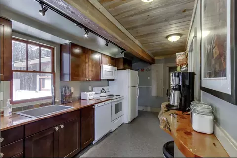 Kitchen - 17009 Covina Rd, Bend, OR 97707 photo 5 of 7