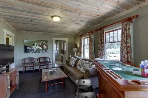 Living - 17009 Covina Rd, Bend, OR 97707 photo 2 of 4
