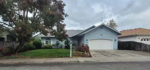 1874 SW Topaz Ln, Grants Pass, OR 97526